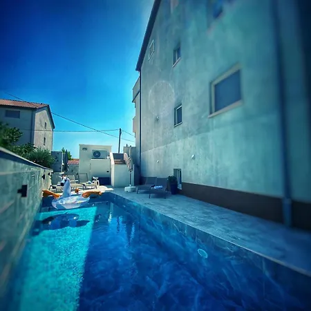 Appartement Rina- Heated Salt Water Pool