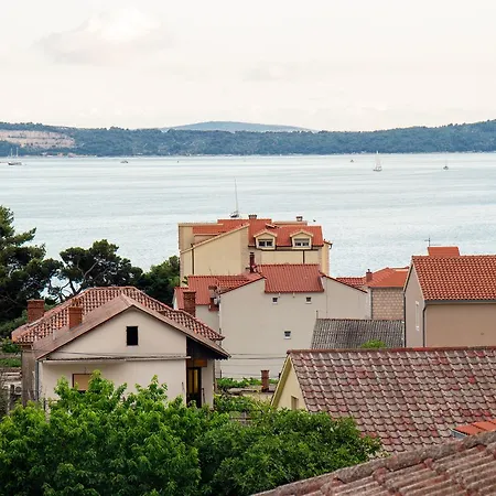 Rina- Heated Salt Water Pool Appartement