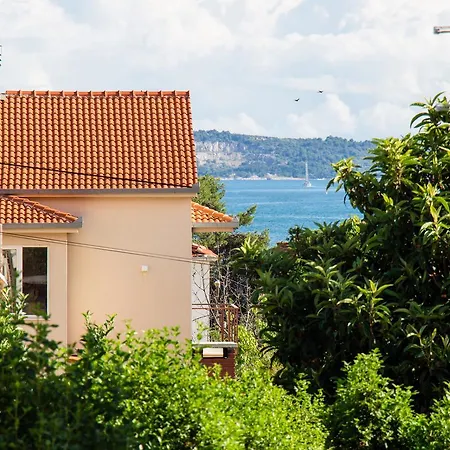 Rina- Heated Salt Water Pool * Kaštela