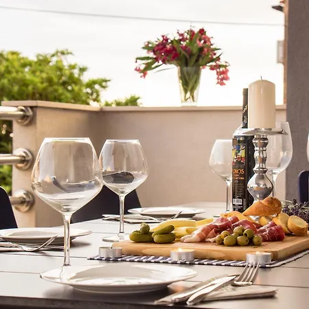 Rina- Heated Salt Water Pool Appartement Kaštela