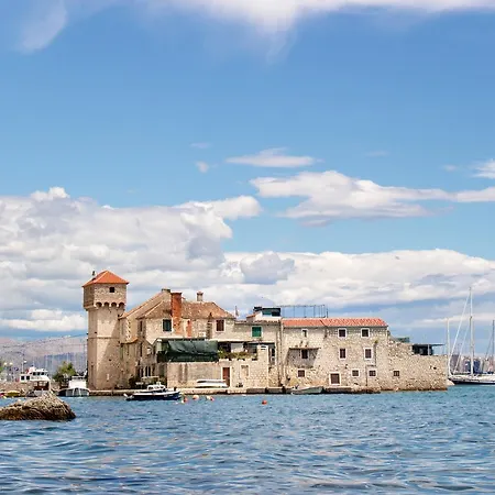 Rina- Heated Salt Water Pool *