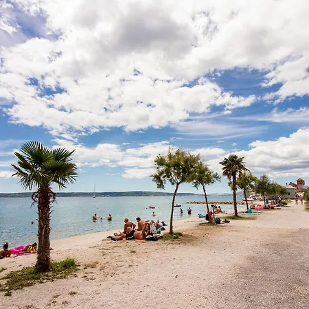 Rina- Heated Salt Water Pool Appartement