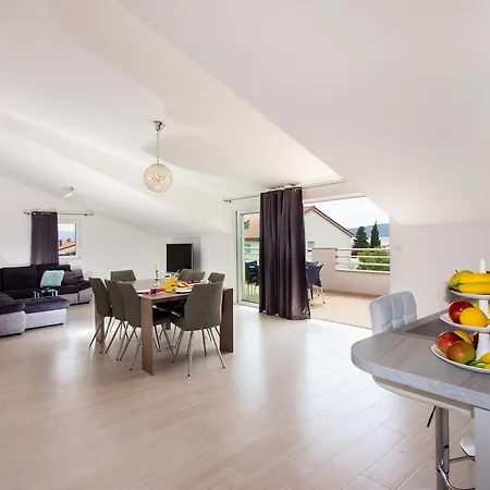 Rina- Heated Salt Water Pool * Kaštela