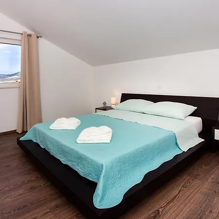 Rina- Heated Salt Water Pool Appartement *