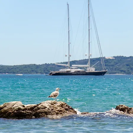 Rina- Heated Salt Water Pool Appartement *