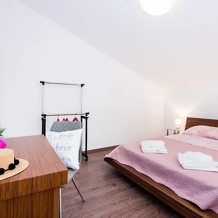 Appartement Rina- Heated Salt Water Pool