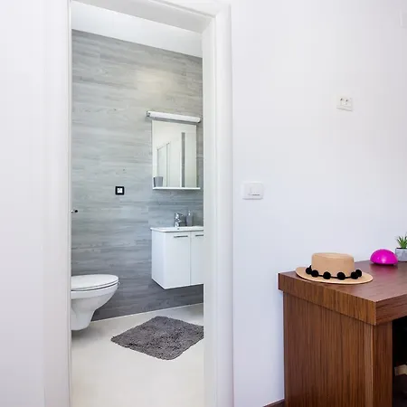 Appartement Rina- Heated Salt Water Pool *