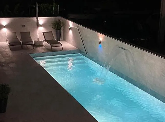 Rina- Heated Salt Water Pool Appartement *