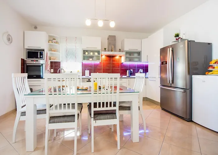 Appartement Rina- Heated Salt Water Pool