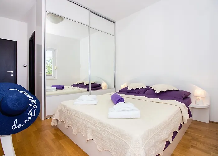 Rina- Heated Salt Water Pool *