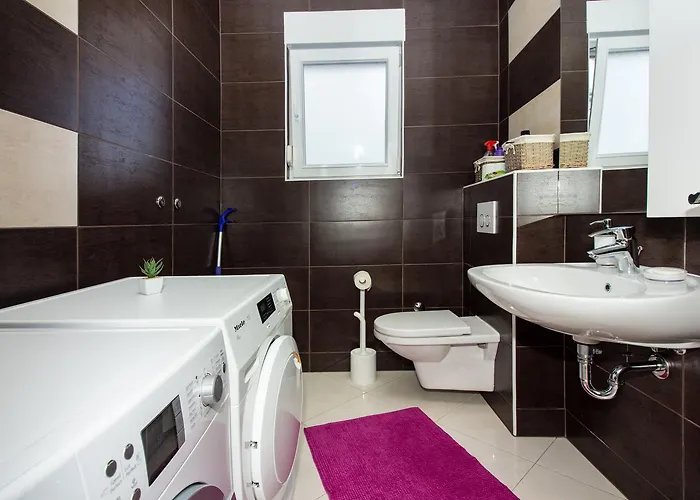 Rina- Heated Salt Water Pool Appartement