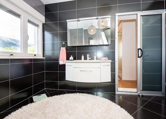 Rina- Heated Salt Water Pool Appartement Kaštela