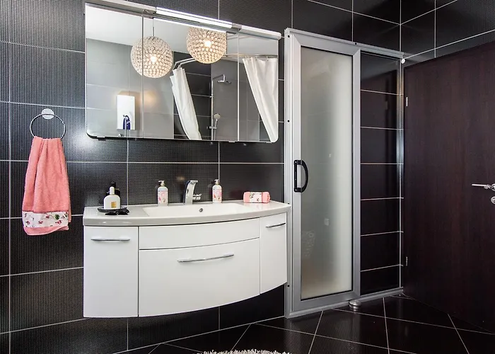 Rina- Heated Salt Water Pool Appartement