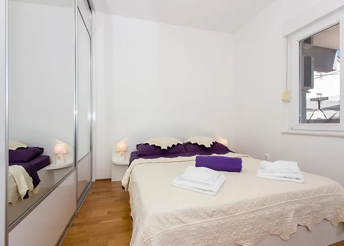 Rina- Heated Salt Water Pool Kaštela