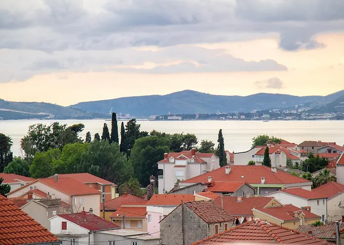 Rina- Heated Salt Water Pool Appartement Kaštela