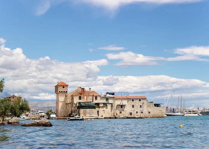 Rina- Heated Salt Water Pool *