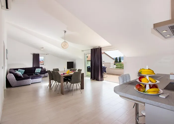 Rina- Heated Salt Water Pool * Kaštela