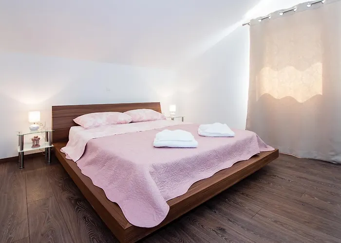 Rina- Heated Salt Water Pool *