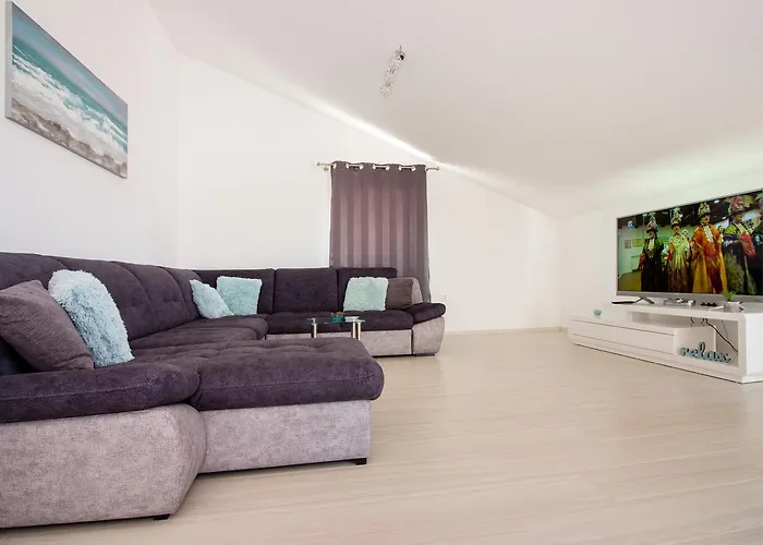 Rina- Heated Salt Water Pool * Kaštela