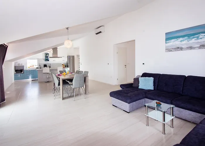 Rina- Heated Salt Water Pool Appartement Kaštela