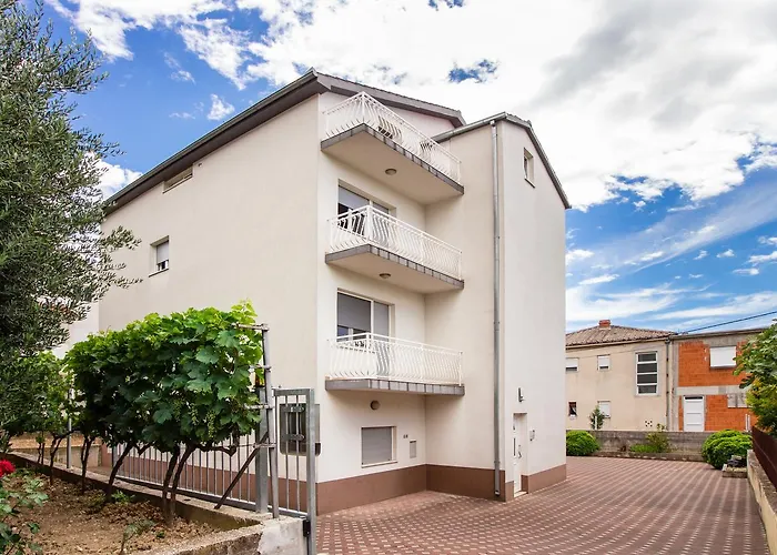 Rina- Heated Salt Water Pool * Kaštela